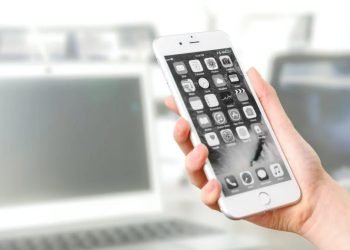 Telefon Ekranı Siyah Beyaz Oldu, Nasıl Düzeltilir?