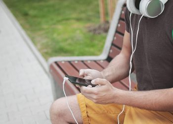 Spotify Kendi Kendine Şarkı Değiştiriyor, Çözümü Nedir?