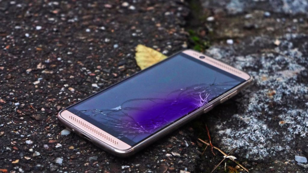 Telefon Ekranında Mor Leke: Nedeni ve Çözümü