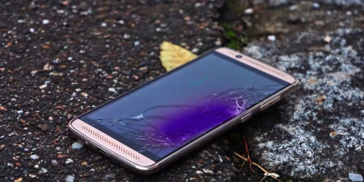 Telefon Ekranında Mor Leke: Nedeni ve Çözümü