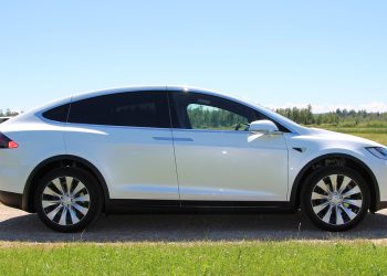 Tesla Uyuklama Uyarısı Vermeye Başlıyor