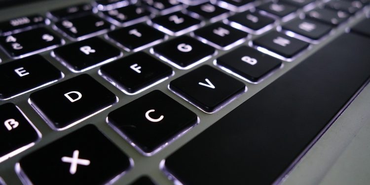 Yapışkan Tuşlar Nedir? Ne İşe Yarar? Nasıl Kapatılır?