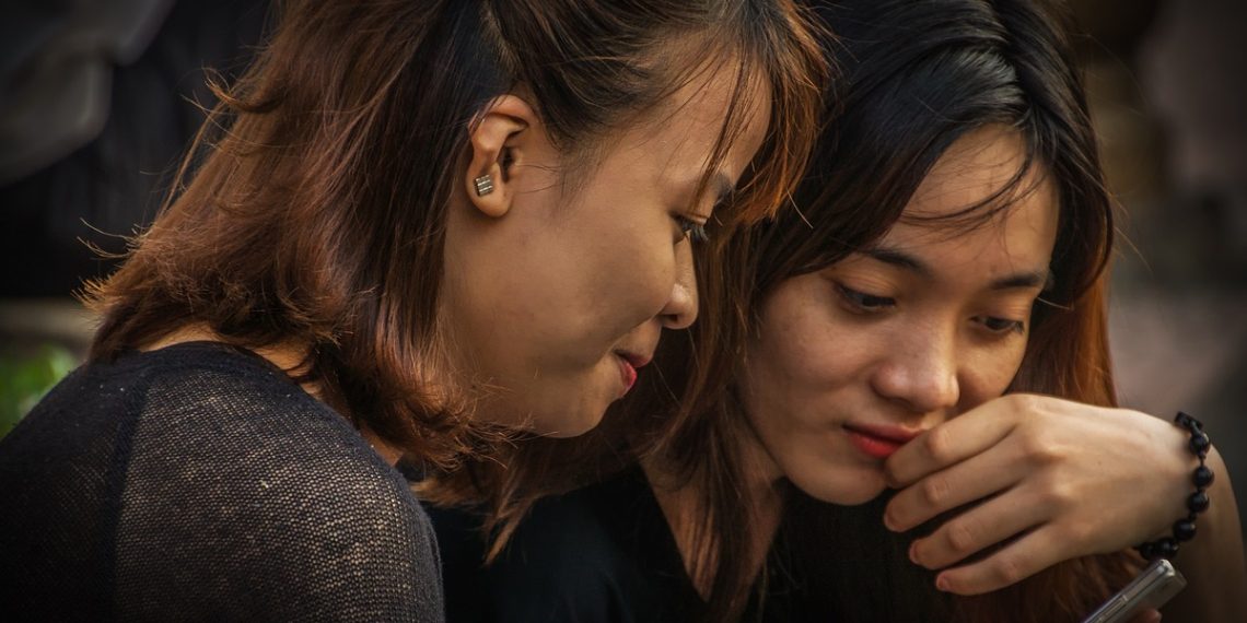 Uydu Telefonu Nedir? Normal Telefondan Ne Farkı Var?