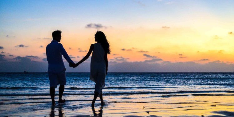 Sevgiliyle Uyumlu Biyografi Sözleri