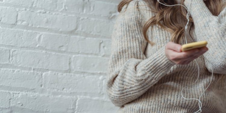 Shazam Kulaklık Takarken Müzik Bulabilecek