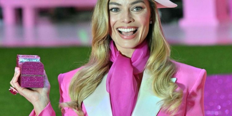 Nokia'nın Sahibi Barbie Kapaklı Telefon Üretiyor