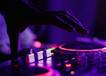 Adobe, Yapay Zeka Destekli Müzik Yapma Aracı Geliştiriyor