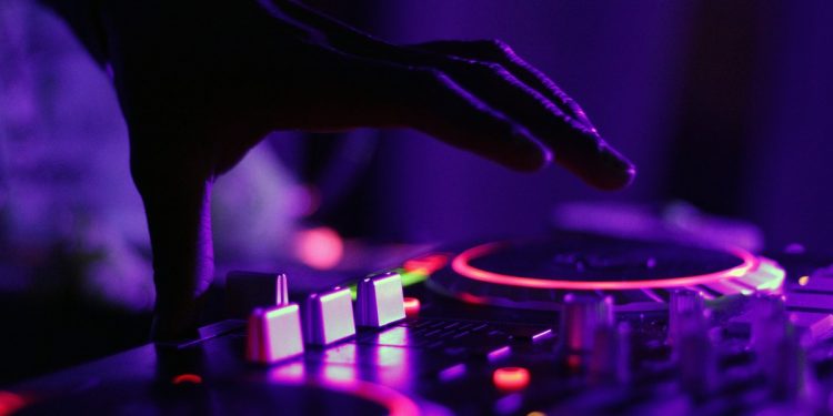 Adobe, Yapay Zeka Destekli Müzik Yapma Aracı Geliştiriyor