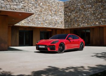 Porsche Turbo S E-Hybrid Aracını Tanıttı