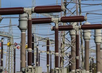 Büyük Teknoloji Şirketleri Elektrik Şebekesini Zorluyor: Kriz Değil, Fırsat Olabilir