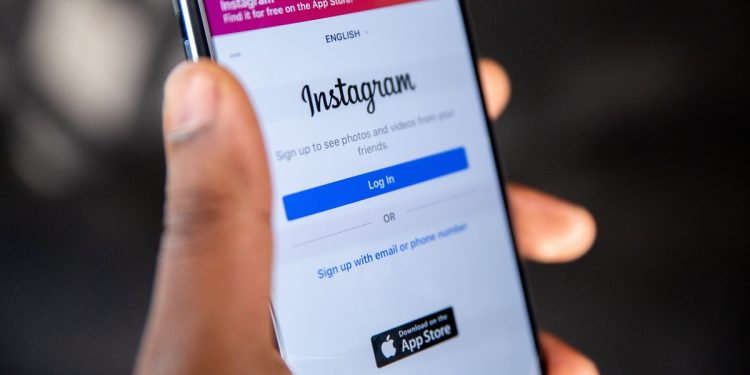 Instagram Kendi Kendine Beğeni Yapıyor, Çözümü Nedir?