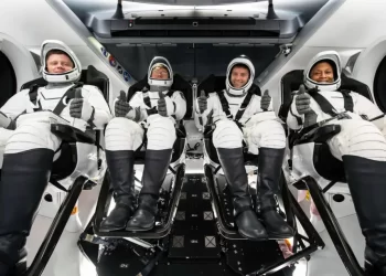 NASA, SpaceX’in Mürettebat Uçuşunu Erteledi