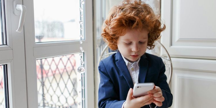 Ebeveynler Çocuklarının YouTube Kanalını Takip Edebilecek