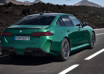 2025 BMW M5: Canavar Gibi Güçlü, Melek Kadar Zarif!