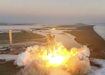 SpaceX, Starship’i Fırlattı ve İlk Kez Super Heavy Roketini Yakaladı