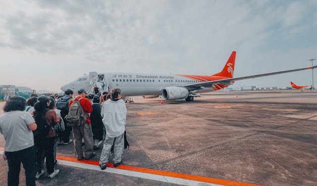 Bu Havalimanında 3 Dakikadan Fazla Sarılmak Yasak!