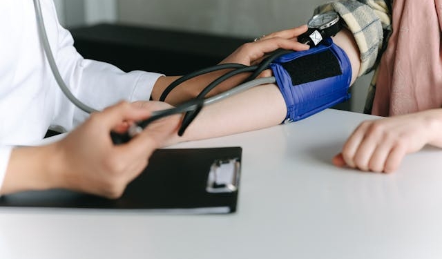Doğru Tansiyon Ölçümü Nasıl Yapılır? Bilmeniz Gereken Her Şey