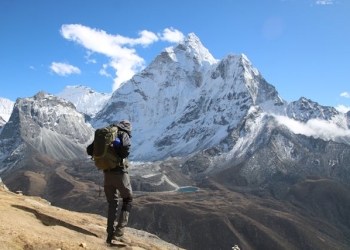 Everest Durmuyor: Dünyanın Zirvesi Neden Hâlâ Yükseliyor? 