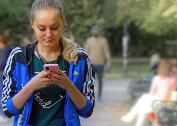 Biriyle Konuşurken Başkasının Aradığını Görme Nasıl Yapılır?