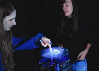 Artık 3D Hologramlara Dokunmak Mümkün!