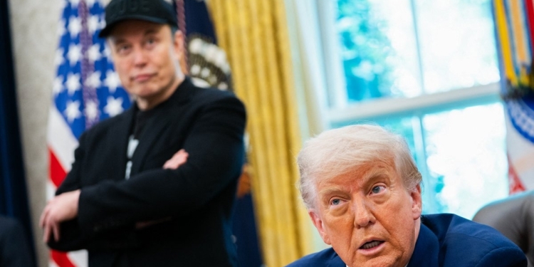 Trump ve Musk Arasında Büyük Kriz: Tesla Hisseleri Düştü