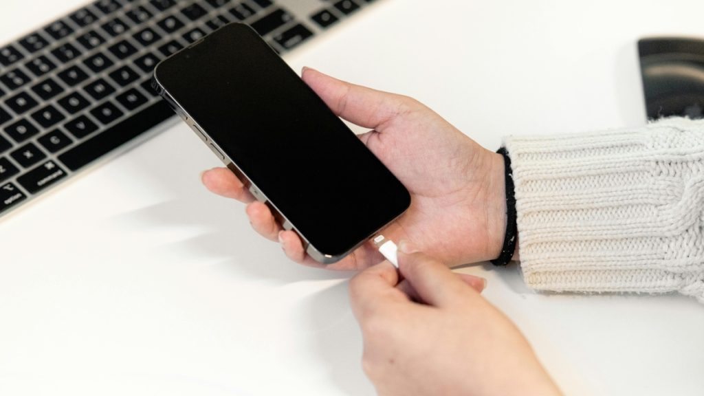 Telefon Şarjdayken Kullanmak Zararlı mı?