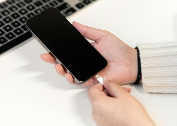 Telefon Şarjdayken Kullanmak Zararlı mı?