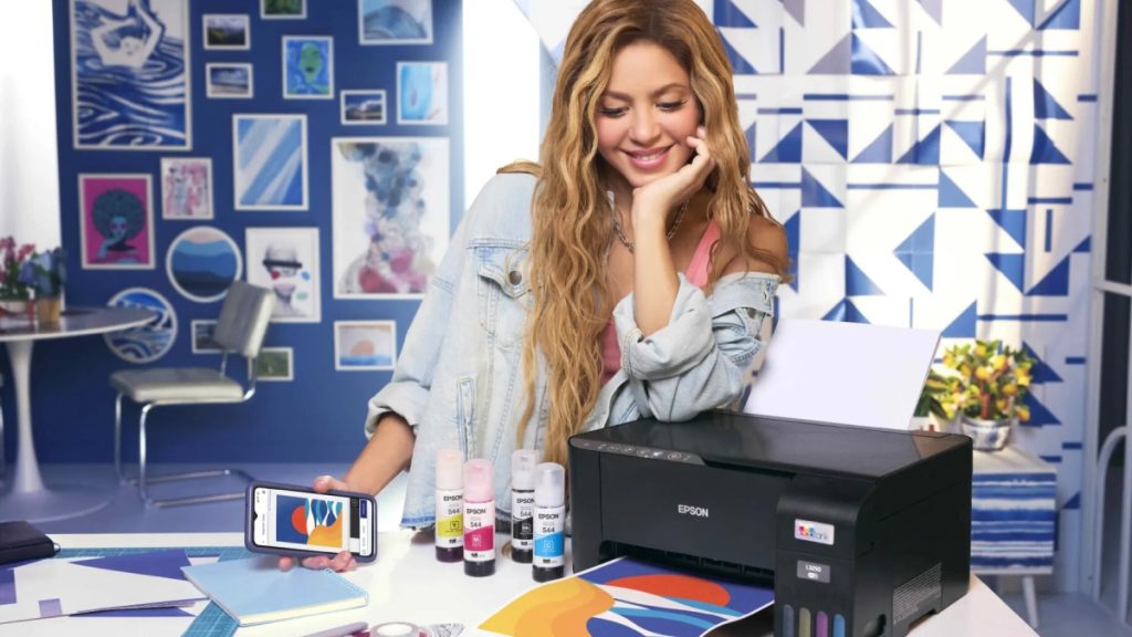 Epson, Shakira'yla Birlikte Okula Dönüş Kampanyasını Başlattı