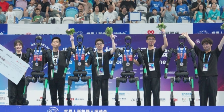 İlk Robot Olimpiyatları'nda Büyük Başarılara İmza Atıldı