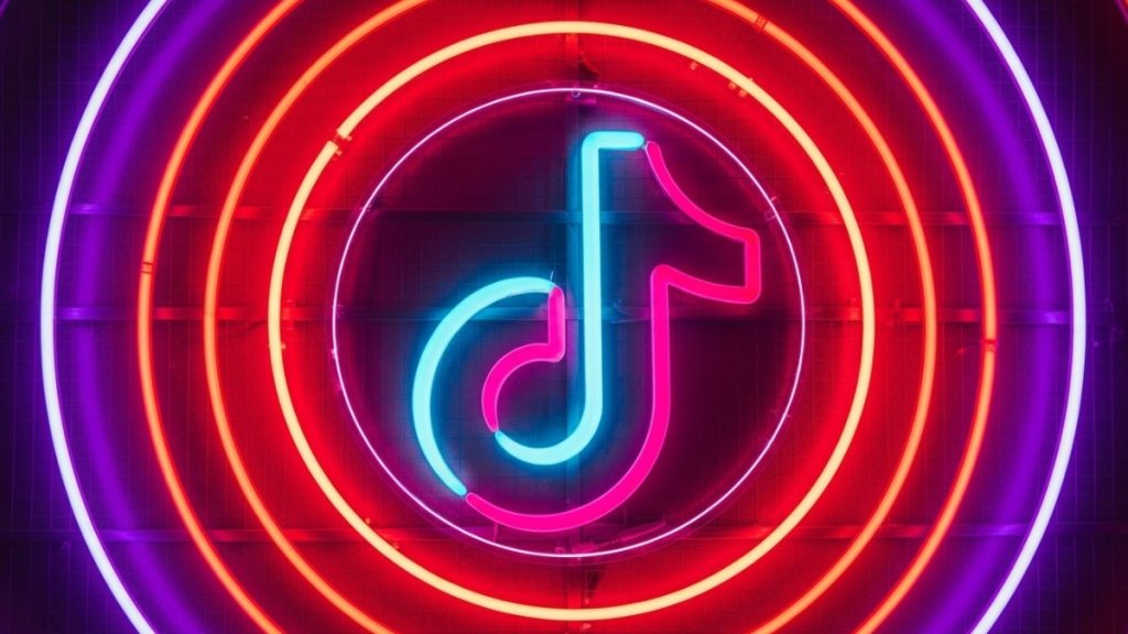 TikTok'un Topluluk Kuralları Güncelleniyor: Yayınlar, AI ve Dahası