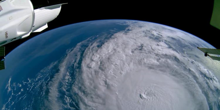 Space Live Dünyayı Sonsuz Canlı Yayında Sunuyor