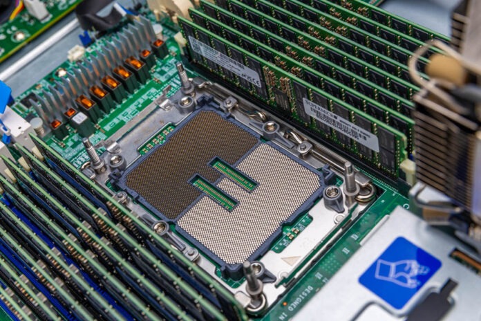 Intel Ana Akım Xeon İşlemcilerinin Fişini Çekti