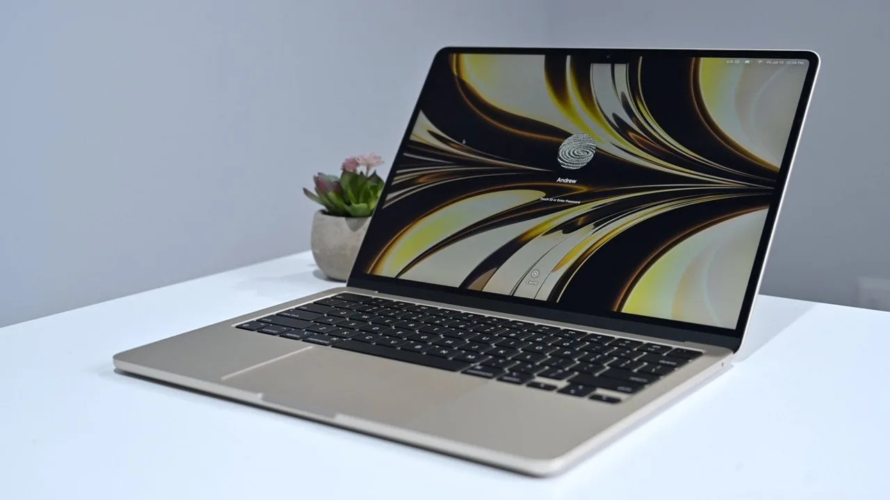 A18 Pro Çipli 12.9 İnç MacBook Air