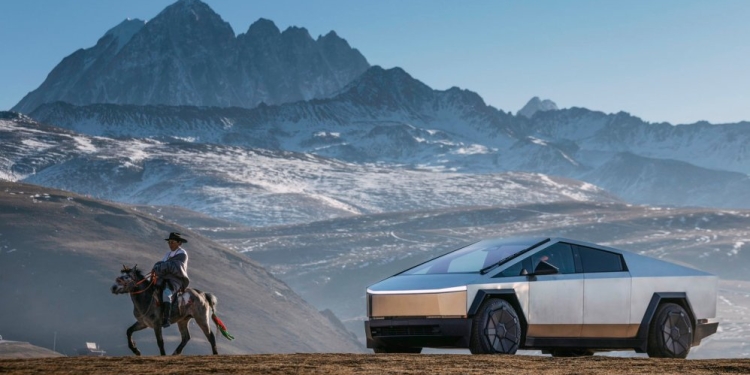 Tesla FSD Artık Atları Da Gösteriyor