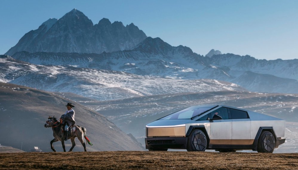 Tesla FSD Artık Atları Da Gösteriyor