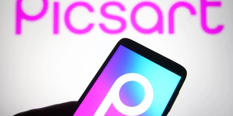 Picsart Kullanıcılarına Para Dağıtıyor