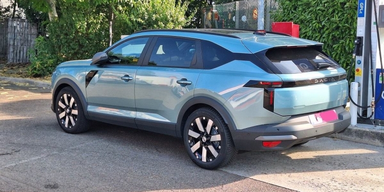 Bursa’da Üretilecek Yeni Dacia Striker, Kamuflajsız Görüldü