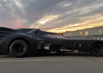 1.000 Beygirlik Batmobile Trafiğe Çıktı, Ortalık Karıştı