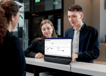 Philips’ten Dünyanın İlk Bağımsız Çift Taraflı Monitörü!