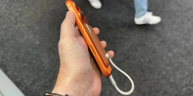 Ultra İnce SSD Lexar Muse Tanıtıldı! Telefonların Arkasına Takılıyor