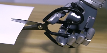 İnsan Eline Çok Yakın Bir Robot El Geliştirildi