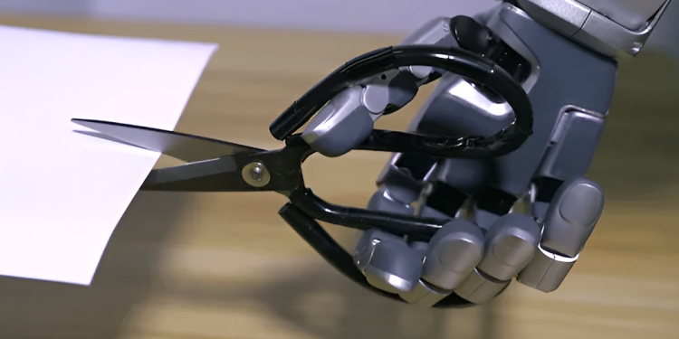 İnsan Eline Çok Yakın Bir Robot El Geliştirildi