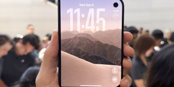 Apple CEO’su: İlk Katlanabilir Telefonlar Kalitesizdi