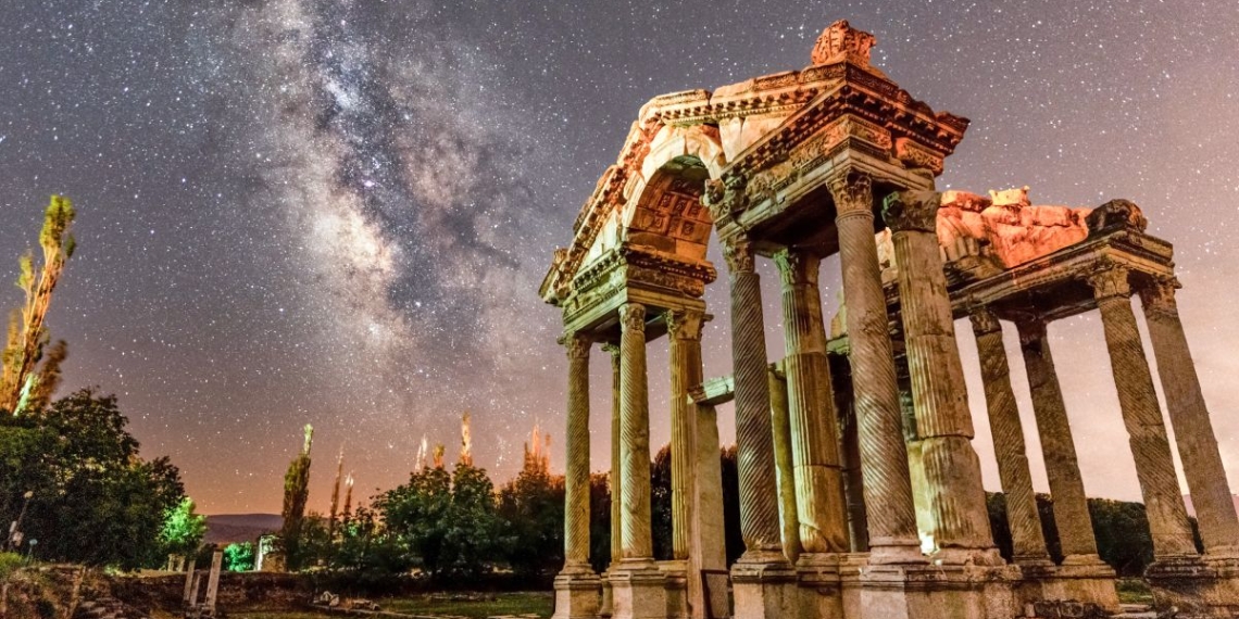 Tarihin Sessiz Tanıkları Altında Samanyolu