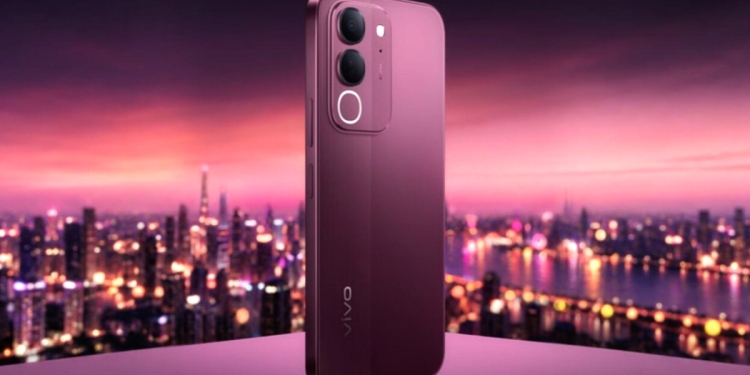 Vivo Y32 Tanıtıldı: 8000 mAh Batarya ve 120Hz Ekran